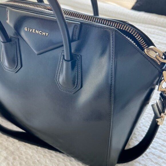 Givenchy Medium Antigona with strap - Picture 13 of 15